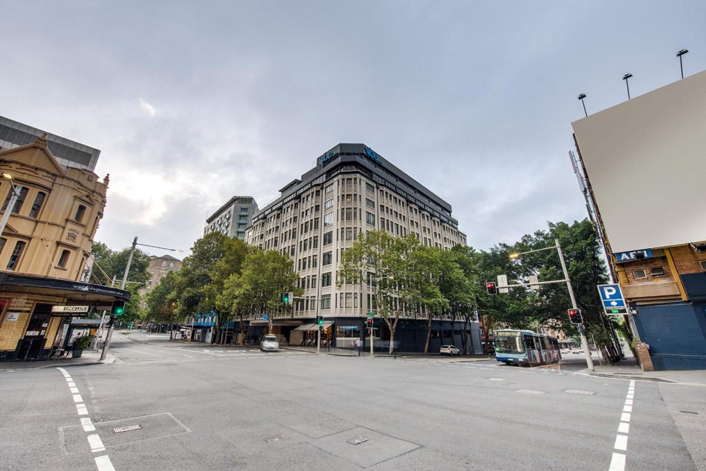Vibe Hotel Sydney exterior